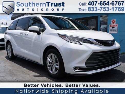 Used 2024 Toyota Sienna Limited FWD image 1
