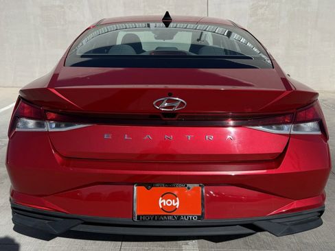 Used 2022 Hyundai Elantra SEL image 4