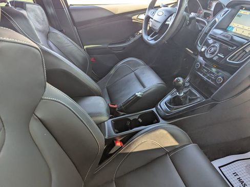 Used 2018 Ford Focus ST w/ Equipment Group 402A FWD image 12
