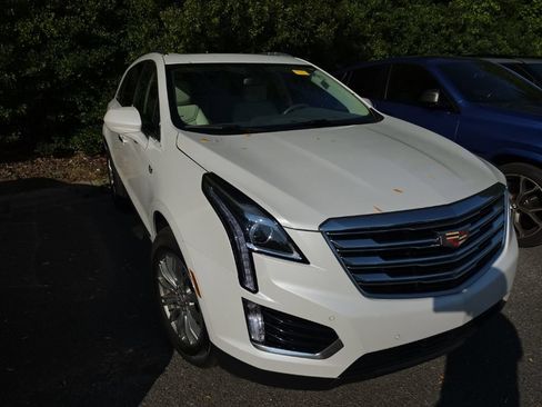 Used 2019 Cadillac XT5 Luxury FWD image 2