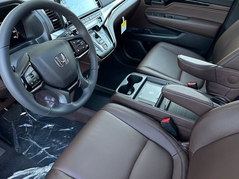 New 2026 Honda Odyssey Touring image 9