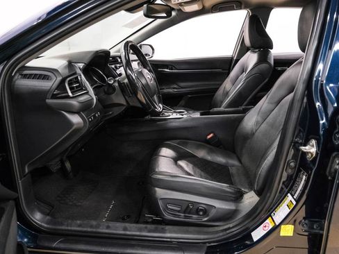 Used 2019 Toyota Camry XSE FWD image 4