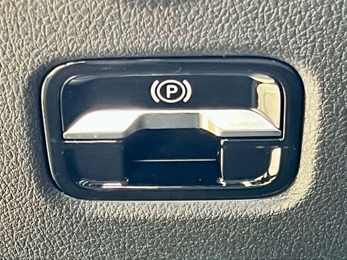 Certified 2026 Mercedes-Benz C 300 4MATIC Sedan image 39