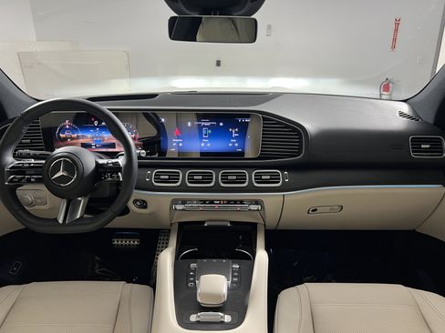 Used 2026 Mercedes-Benz GLS 580 4MATIC image 11