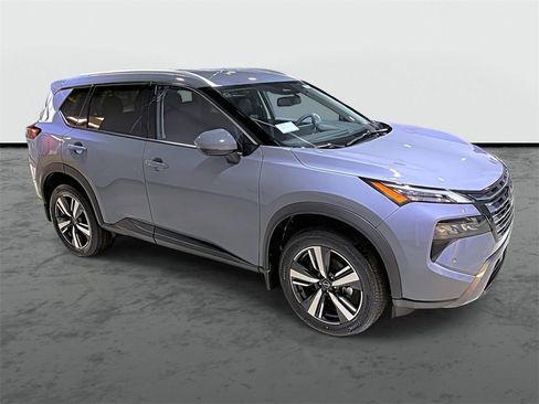 Used 2025 Nissan Rogue SL AWD/4WD image 5