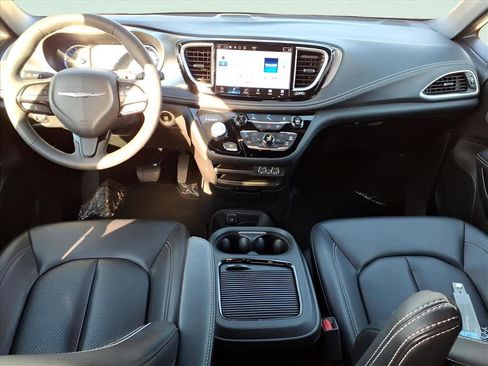 Used 2023 Chrysler Pacifica Touring-L w/ S Appearance Package image 13