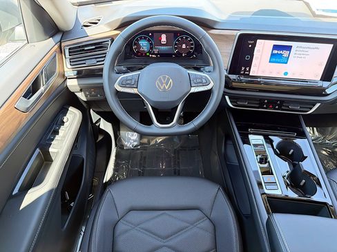 New 2026 Volkswagen Atlas SE FWD image 17