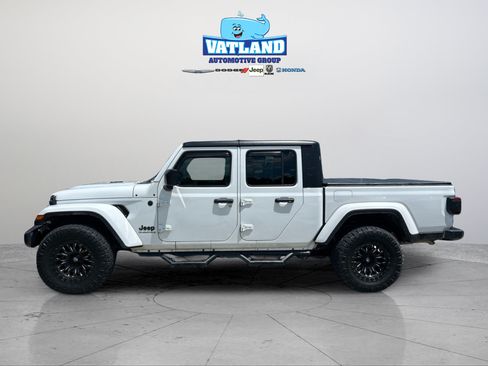 Used 2024 Jeep Gladiator Sport AWD/4WD image 2