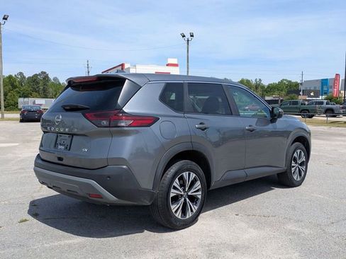 Used 2023 Nissan Rogue SV image 3