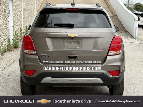 Used 2022 Chevrolet Trax LT w/ LT Convenience Package FWD image 5
