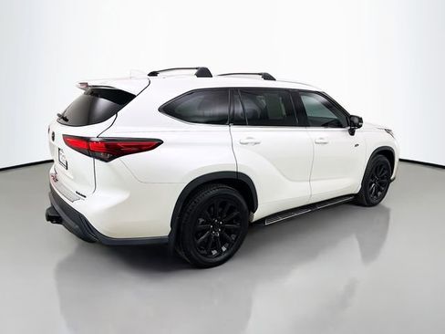 Used 2021 Toyota Highlander XLE image 7