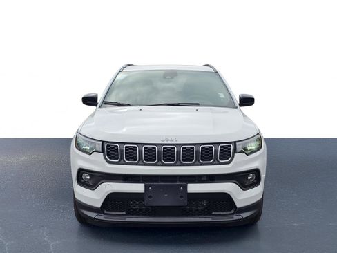 Used 2024 Jeep Compass Latitude AWD/4WD image 2