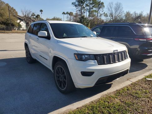 Used 2019 Jeep Grand Cherokee Altitude image 7