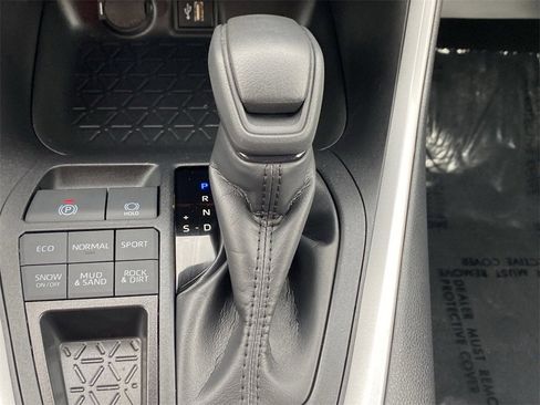 Certified 2025 Toyota RAV4 LE image 30