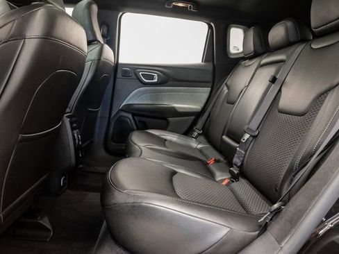Certified 2025 Jeep Compass Latitude w/ Sun & Sound Group AWD/4WD image 28