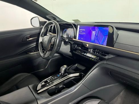 Used 2024 Toyota Crown Limited w/ Carpet Mat Package (TMS) image 33