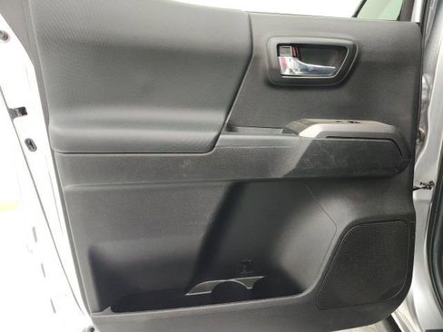 Certified 2023 Toyota Tacoma TRD Off-Road w/ Technology Package AWD/4WD image 9