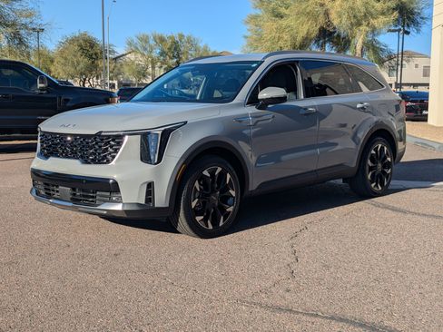 Certified 2025 Kia Sorento EX image 6