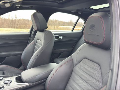 Used 2024 Alfa Romeo Giulia AWD image 19