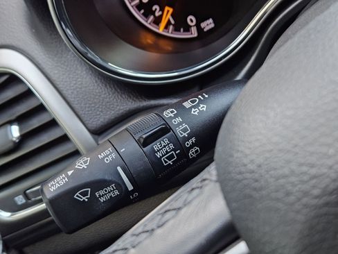 Used 2021 Jeep Grand Cherokee Laredo X image 26