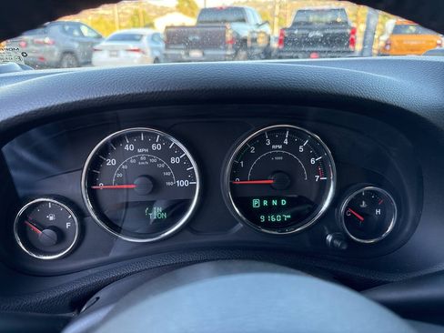Used 2017 Jeep Wrangler Unlimited Rubicon w/ Connectivity Group AWD/4WD image 17