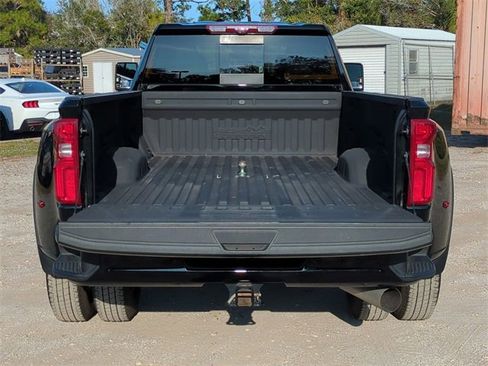 Used 2024 Chevrolet Silverado 3500 High Country w/ Technology Package image 13