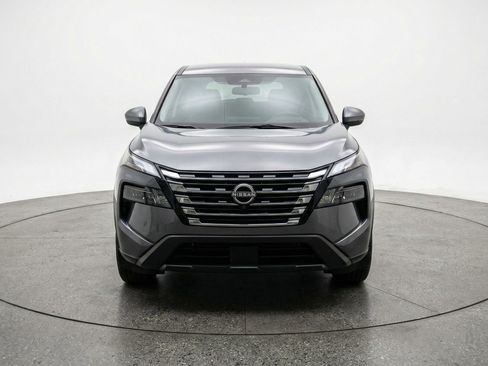 Used 2025 Nissan Rogue SV image 2