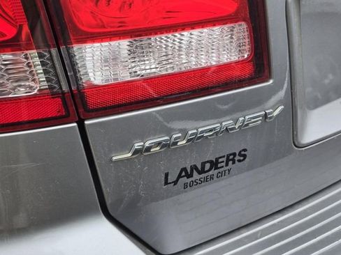 Used 2019 Dodge Journey SE w/ Connectivity Group FWD image 8