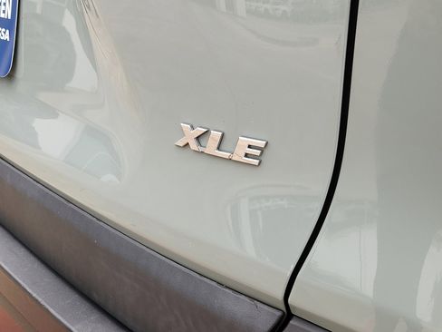 Used 2022 Toyota RAV4 XLE FWD image 10