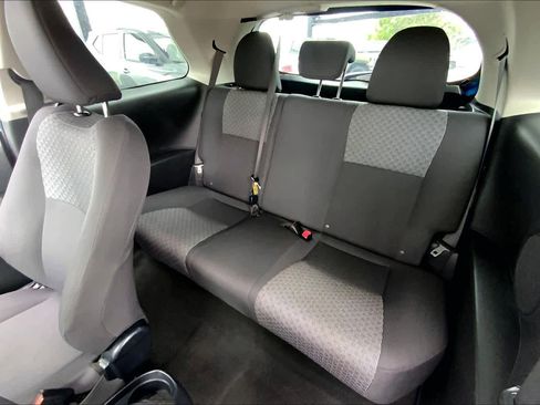 Used 2015 Toyota Yaris L image 19