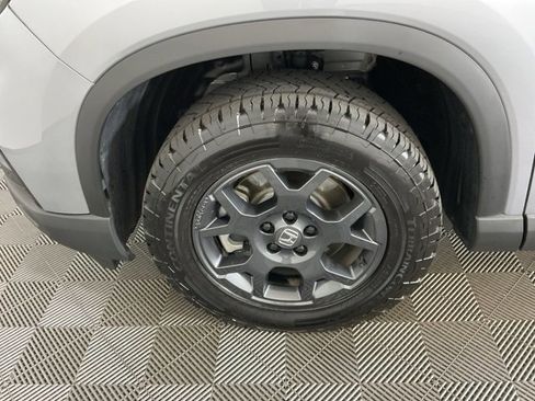 Used 2025 Honda Pilot TrailSport image 31