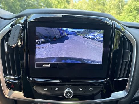 Used 2021 Chevrolet Traverse LT AWD/4WD image 17