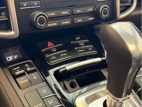 Used 2017 Porsche Cayenne Platinum Edition image 14