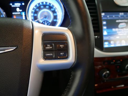 Used 2014 Chrysler 300 AWD w/ Driver Convenience Group image 28