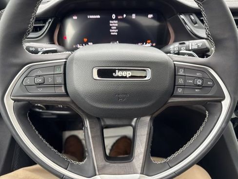 Used 2026 Jeep Grand Cherokee Altitude image 32