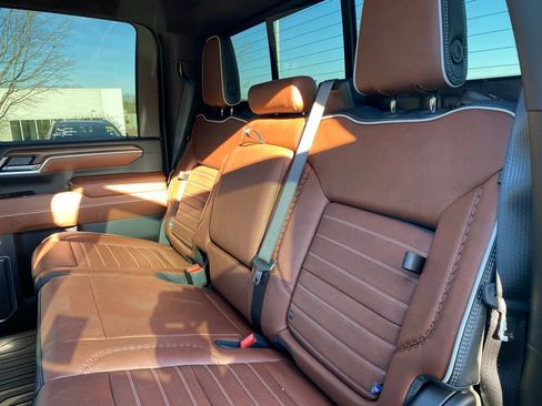 Used 2025 GMC Sierra 2500 Denali Ultimate image 10