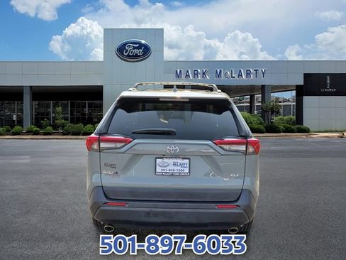Used 2020 Toyota RAV4 XLE Premium FWD image 4