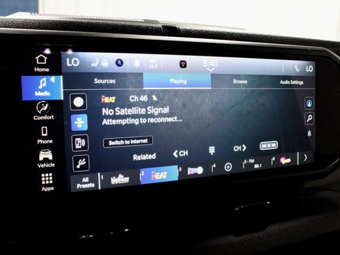 Used 2024 Jeep Wrangler Unlimited image 3