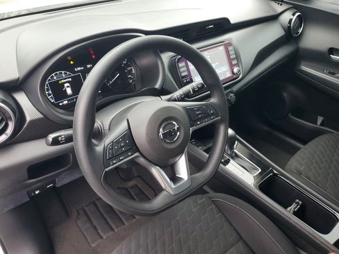 Used 2021 Nissan Kicks SV image 22