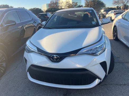 Used 2021 Toyota C-HR XLE image 2