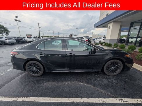 Used 2023 Toyota Camry XSE FWD image 5