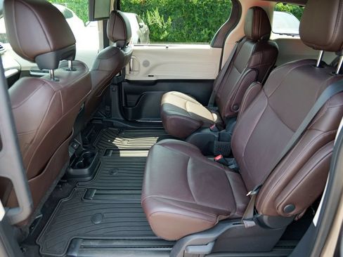 Used 2023 Toyota Sienna Platinum AWD/4WD image 27