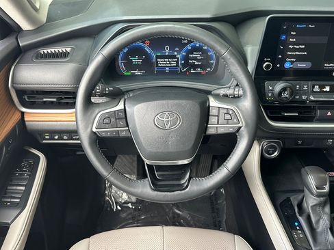 Used 2024 Toyota Grand Highlander AWD Hybrid image 29