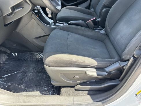 Used 2020 Chevrolet Trax LS FWD image 18