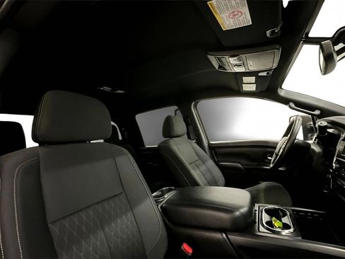 Used 2019 Nissan Titan SV w/ SV Convenience Package image 28