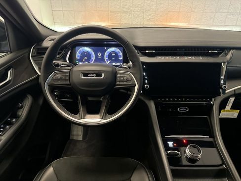 New 2026 Jeep Grand Cherokee Altitude AWD/4WD image 23