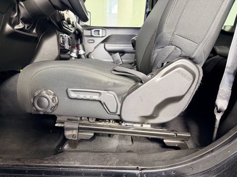 Used 2022 Jeep Wrangler Sport AWD/4WD image 27