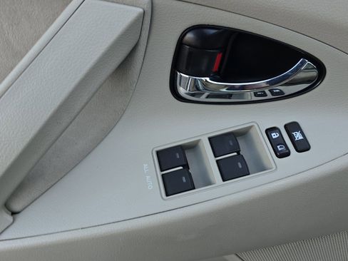 Used 2011 Toyota Camry Hybrid w/ Upgrade Pkg FWD image 11