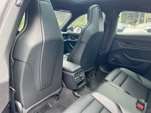 Used 2021 Porsche Taycan image 26