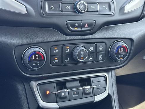 Used 2023 GMC Terrain SLE w/ Driver Convenience Package FWD image 19